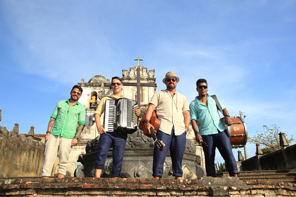 Banda Estakazero lança o clipe da canção Barco de Amor; assista 5