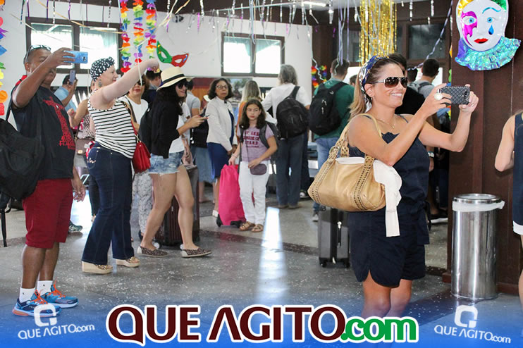 Turistas são recebidos com festa no Aeroporto de Porto Seguro 7