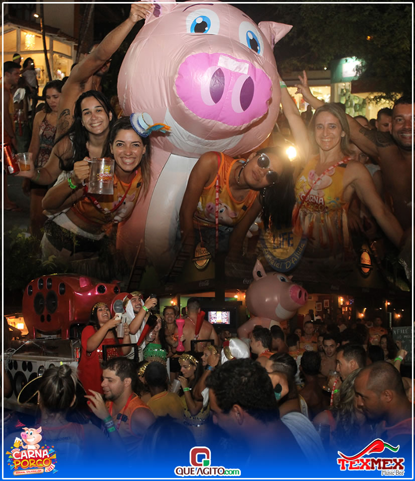Muito agito no primeiro dia do Bloco CarnaPorco no Tex Mex 5