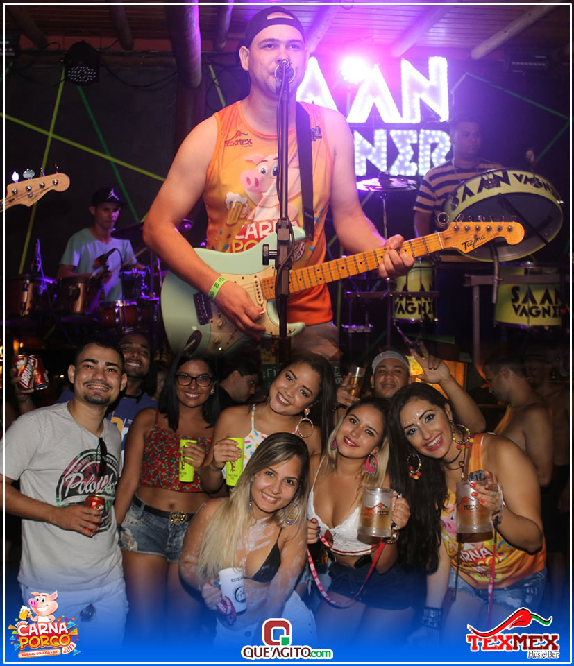 Muito agito no primeiro dia do Bloco CarnaPorco no Tex Mex 7