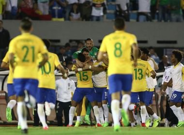 Paulinho marca três e Brasil goleia Uruguai no Centenário 4