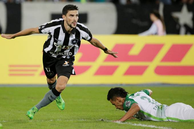Libertadores: Botafogo derrota campeão no Rio e se classifica 5