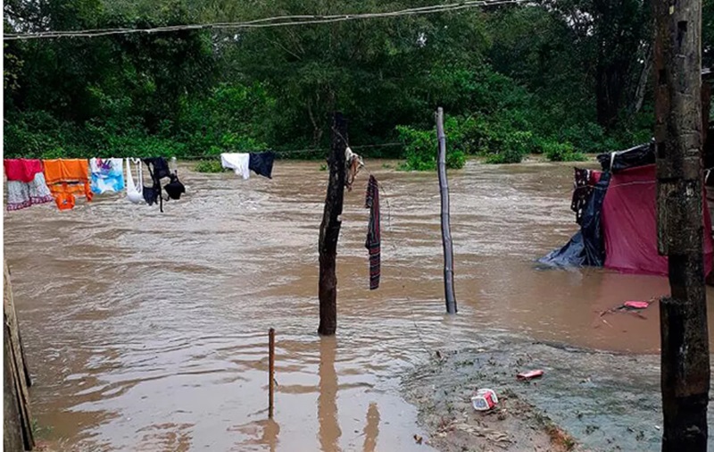 Chuva deixa desabrigados em Pau Brasil 5
