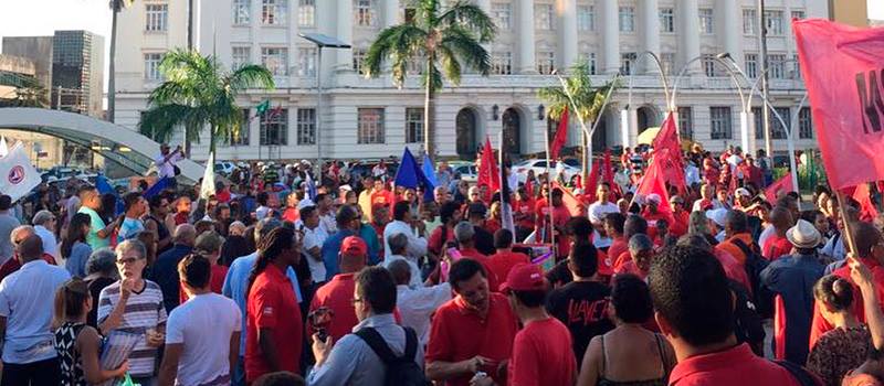 Jaques Wagner e demais petistas cantam música de Léo Santana na visita de Lula 5