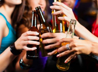 Estudo aponta que aconselhar alguém a não beber pode incentivar o contrário 7