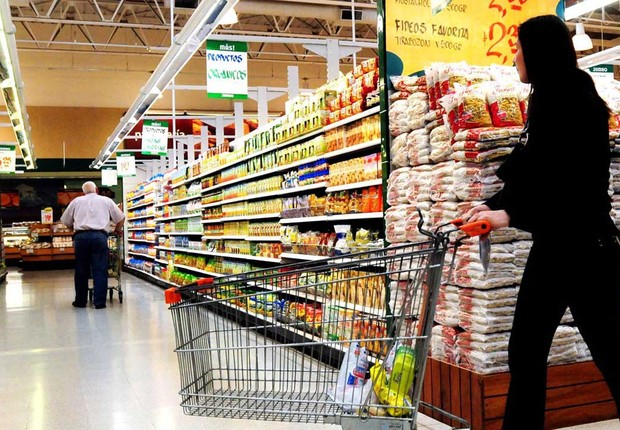 Temer assina decreto para supermercados abrirem aos domingos e feriados 16