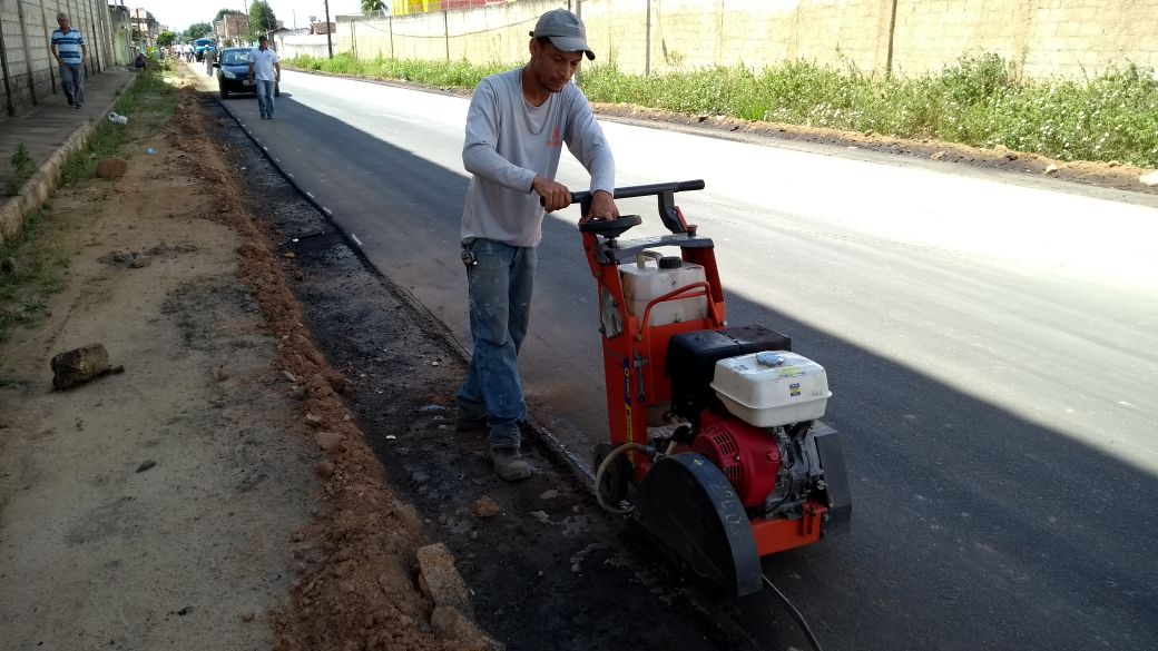 Prefeitura começa semana com equipes de asfaltamento no Juca Rosa 6