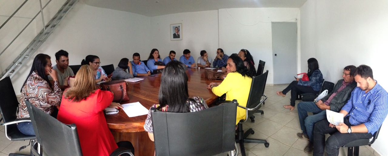 Reunião define prioridades para a reforma das escolas municipais em Eunápolis 37