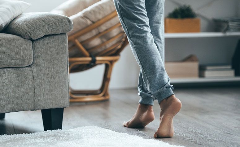 Andar descalço em piso frio faz mal à saúde? 5