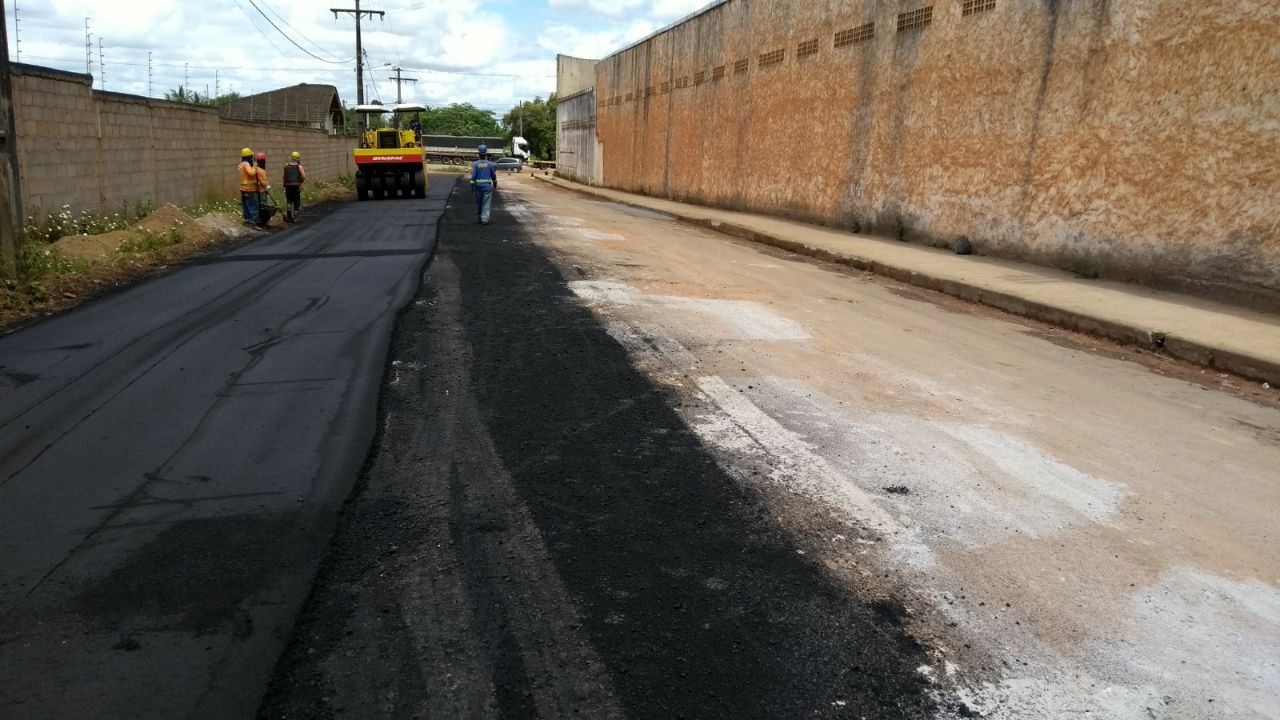 Prefeitura de Eunápolis iniciou asfaltamento do bairro Stela Reis nesta quarta-feira (25/10) 5