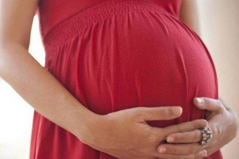 Risco de bebês nascerem mortos duplica quando mães dormem de costas no final da gravidez 5