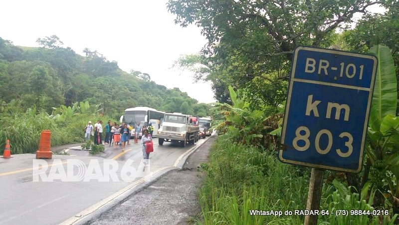 BR-101: asfalto cede perto de Itamaraju e trânsito sofre restrições 5