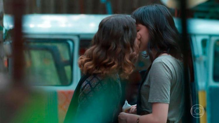 Malhação: beijo entre Lica e Samantha vai ao ar e internautas comemoram 5
