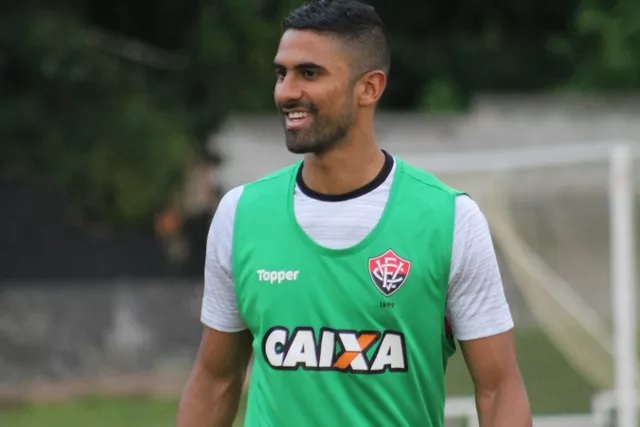 Santiago Tréllez está de malas prontas para deixar o Vitória com destino ao São Paulo 5