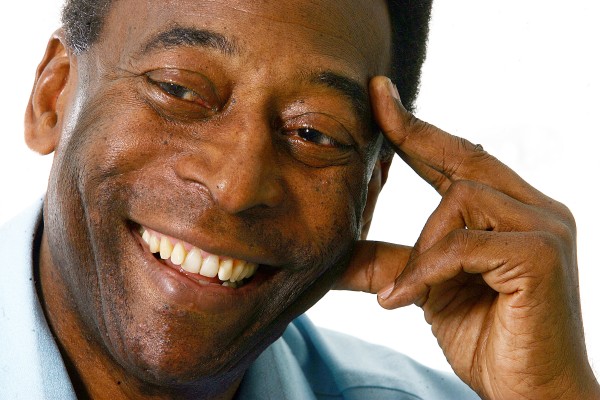 Site diz que Pelé foi internado após desmaio e ex-jogador desmente 5