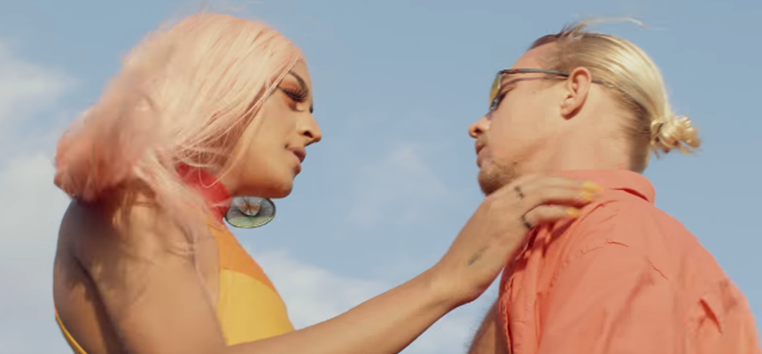“AI, PAPAI”: Pablo Vittar lança clipe da música “Então Vai” com direito a beijão em DJ; Assista 4
