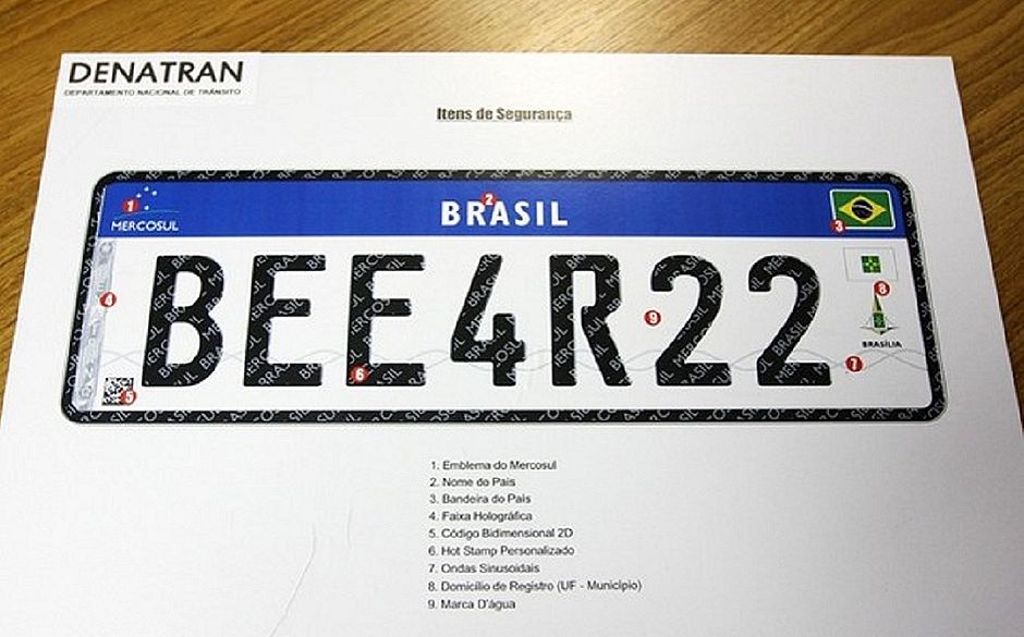 Veículos registrados no Brasil terão de trocar suas placas para seguir o padrão Mercosul 2
