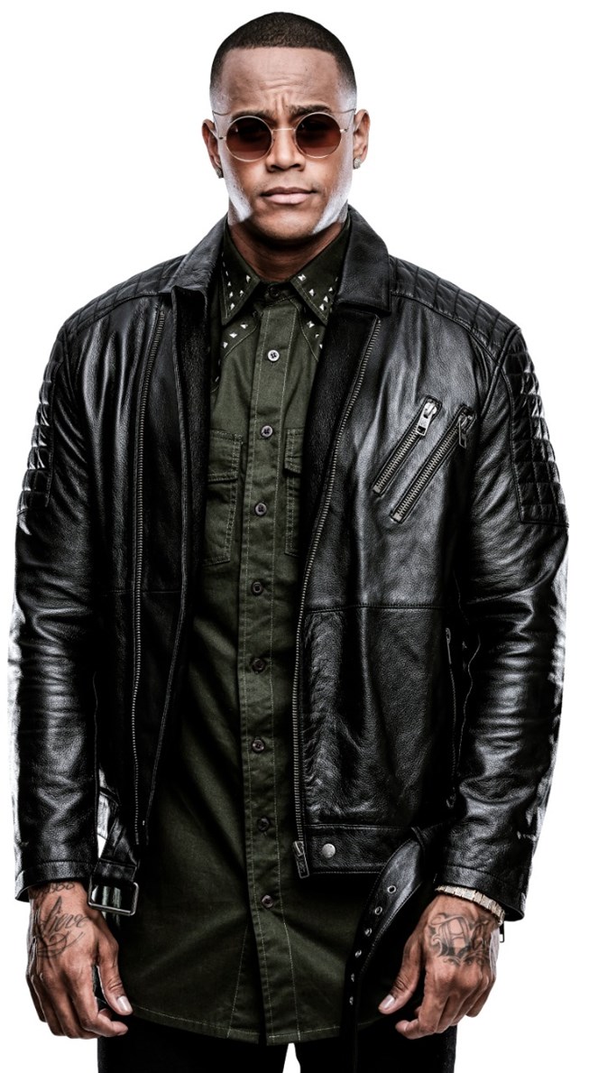 Léo Santana lança clipe da música "10 beijos de rua". Assista 5