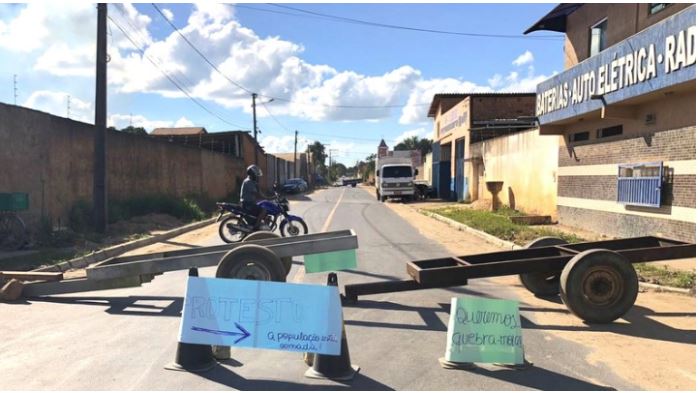 Moradores do Stela Reis protestam e pede instalação de quebra-molas na rua Stelita Melgaço 5
