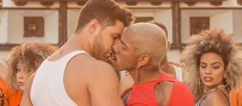 Nego do Borel dá beijão em homem em novo clipe; confira 5