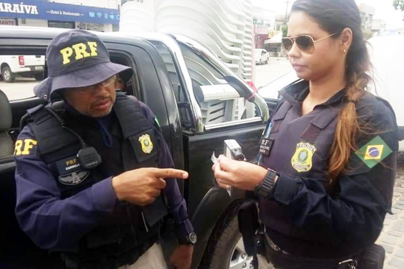Policial da PRF bate viatura e é submetido a teste de bafômetro em Itabela 5