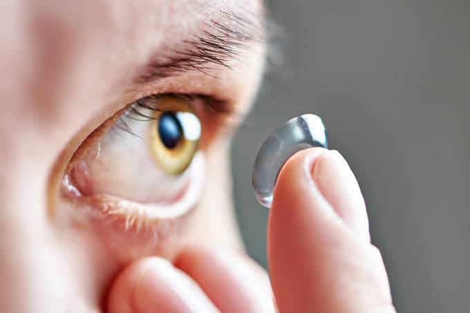 Infecção causada por lente de contato pode levar à cegueira 5