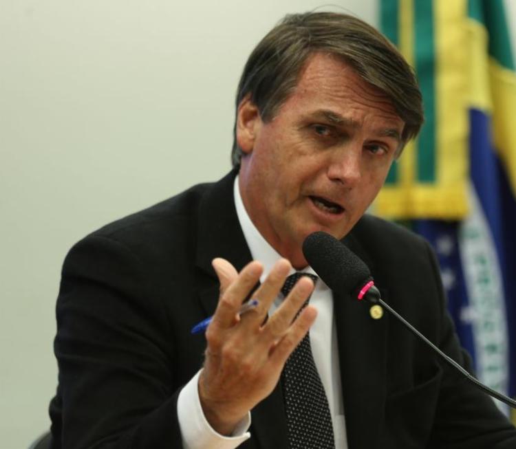 Bolsonaro diz que revisará contratos na área de comunicação 5