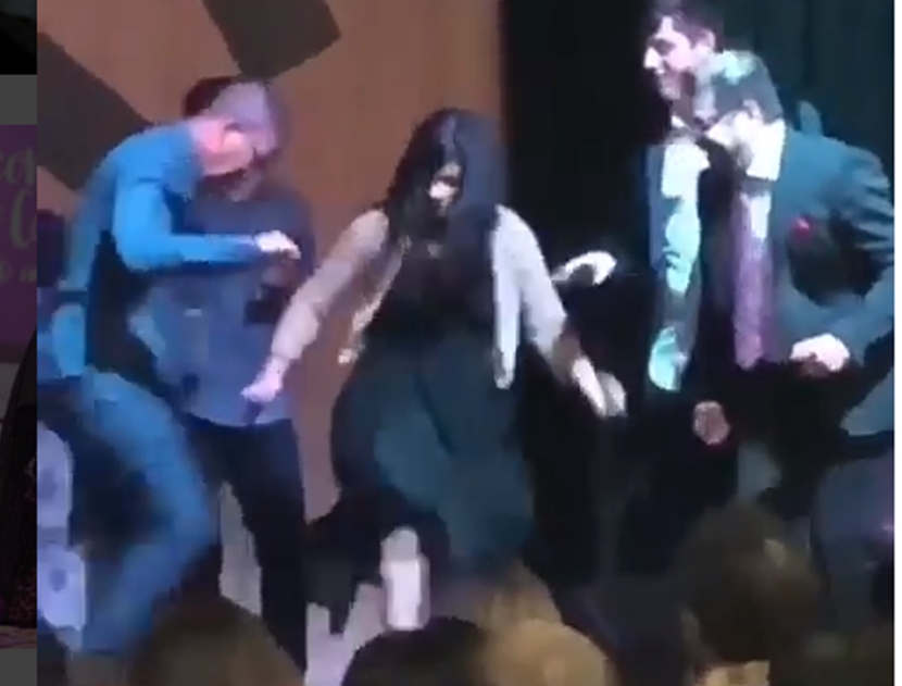 Cantora gospel Fernanda Brum faz “passinho de funk” durante culto e revolta evangélicos 2