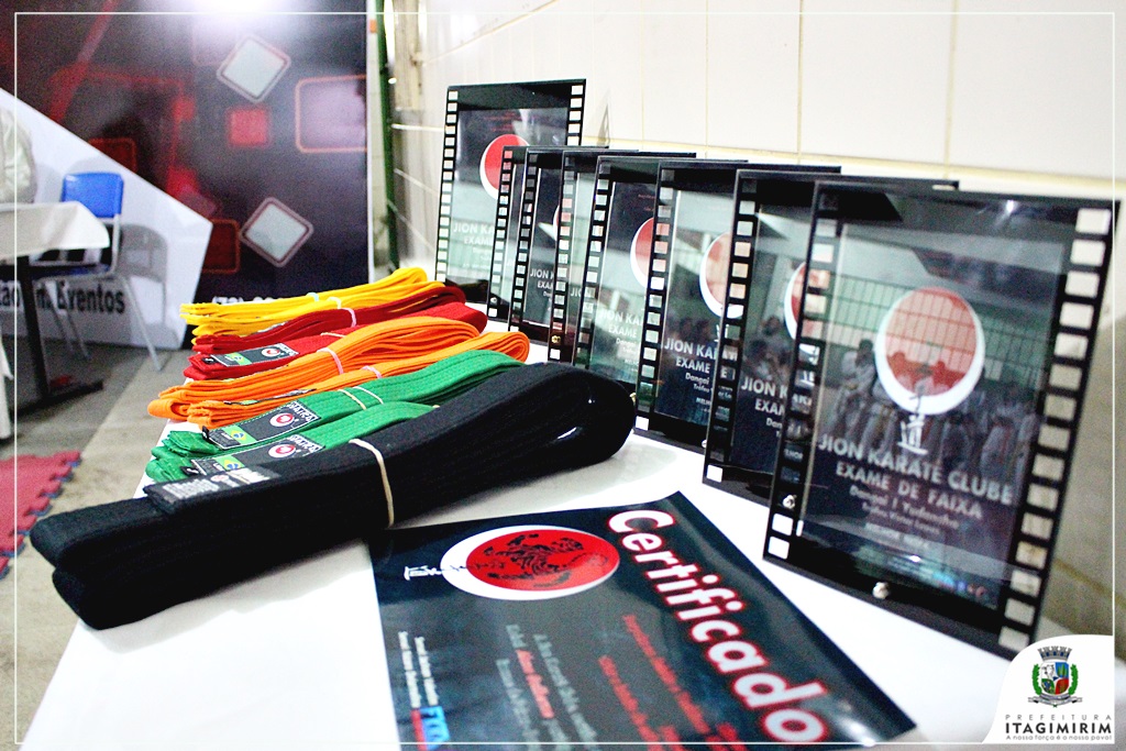 SOLENIDADE MARCA A TROCA DE FAIXA DE ATLETAS CARATECAS DE ITAGIMIRIM 7