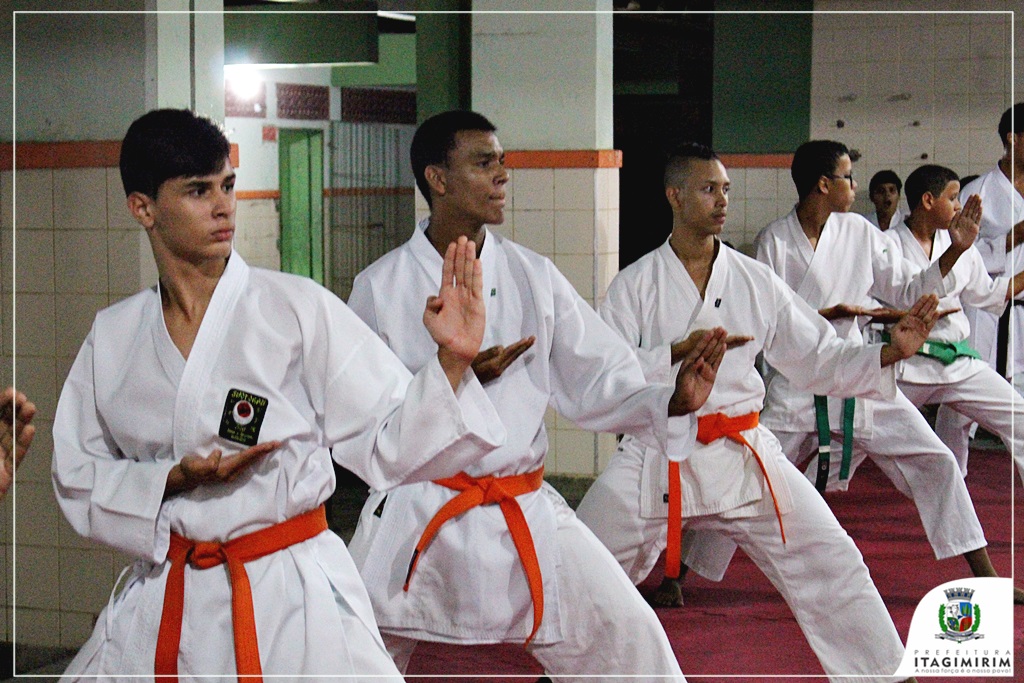 SOLENIDADE MARCA A TROCA DE FAIXA DE ATLETAS CARATECAS DE ITAGIMIRIM 6