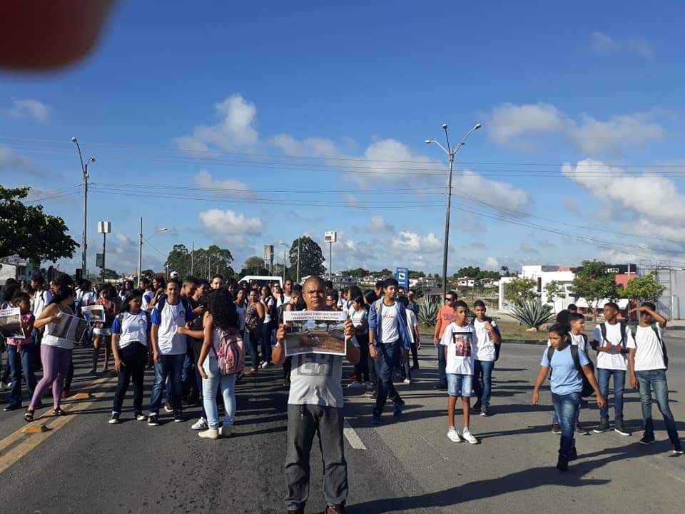 Estudantes protestam contra péssimas condições da escola municipal Fernando Alban 5