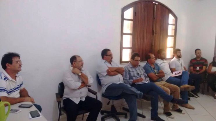 Reunião define apoio da Prefeitura de Eunápolis aos produtores da farinheira do Ponto Maneca 10