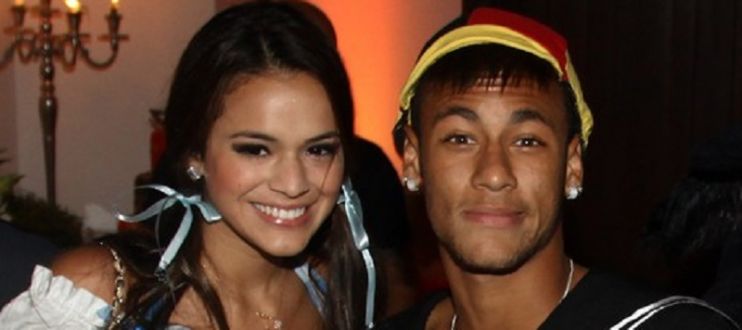 AGORA VAI: Neymar passa metade de sua casa em Angra para nome de Bruna Marquezine 12