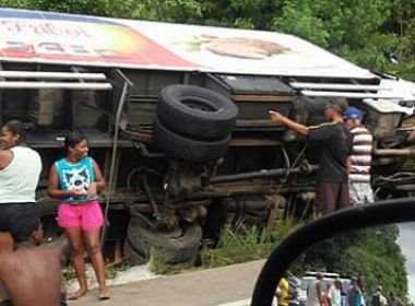 Caminhão da Friboi é saqueado após acidente; veja o vídeo 6