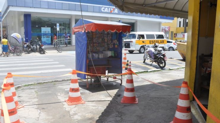 Caminhão atinge cabos e deixa centro de Eunápolis sem energia 8