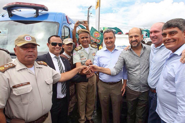 Governador anuncia asfaltamento da estrada da Colônia em Eunápolis 7