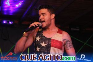 Arraial D'ajuda: Leandro Campeche anima foliões na segunda noite do Carnaval do Tex 88