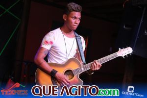 Arraial D'ajuda: Leandro Campeche anima foliões na segunda noite do Carnaval do Tex 75