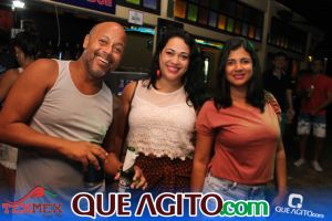 Arraial D'ajuda: Leandro Campeche anima foliões na segunda noite do Carnaval do Tex 69