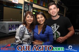 Arraial D'ajuda: Leandro Campeche anima foliões na segunda noite do Carnaval do Tex 84