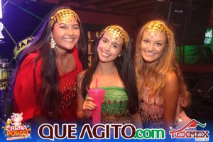 Muito agito no primeiro dia do Bloco CarnaPorco no Tex Mex 46