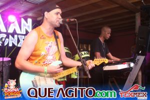 Muito agito no primeiro dia do Bloco CarnaPorco no Tex Mex 180