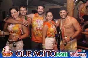Muito agito no primeiro dia do Bloco CarnaPorco no Tex Mex 190