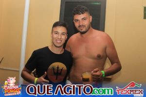 Muito agito no primeiro dia do Bloco CarnaPorco no Tex Mex 35