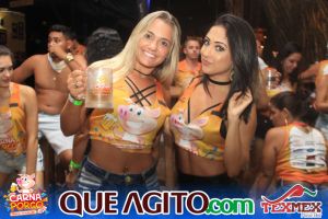 Muito agito no primeiro dia do Bloco CarnaPorco no Tex Mex 70