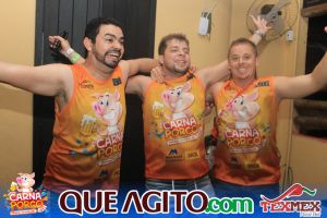 Muito agito no primeiro dia do Bloco CarnaPorco no Tex Mex 232
