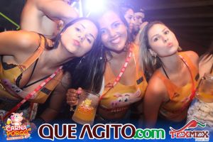 Muito agito no primeiro dia do Bloco CarnaPorco no Tex Mex 112