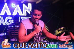 Muito agito no primeiro dia do Bloco CarnaPorco no Tex Mex 246