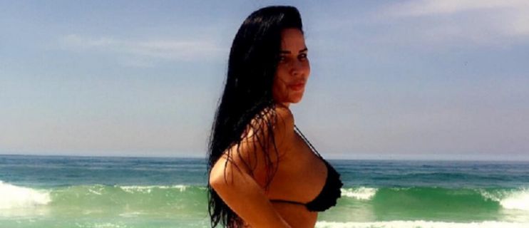 Solange Gomes deixa bronzeado em dia em preparação para Carnaval 10