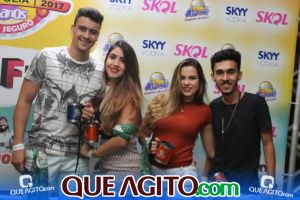 Foliões se divertem ao som de Eva, Safadão e O Tchan na primeira noite do Carnaporto 2017 18